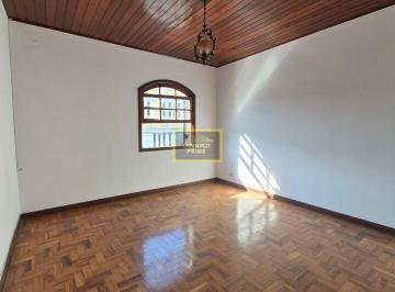 Casa · 90m² · 2 Quartos · Onde a história se encontra com o conforto moderno nesta casa charmosa de 90m².