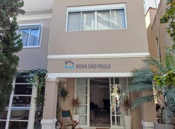 Casa · 144m² · 2 Quartos · 1 Vaga · Casa de Vila Fechada na Saúde.