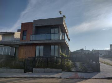 Casa · 149m² · 3 Quartos · 3 Vagas · Bela Casa de Alto Padrão no Ferraz- Garopaba/SC