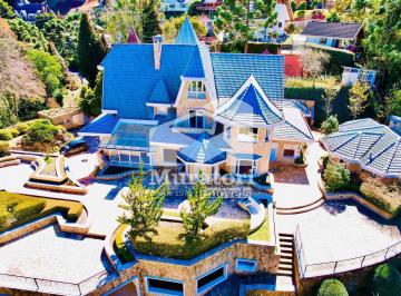 Casa · 1500m² · 4 Quartos · 2 Vagas · Linda casa em Condomínio