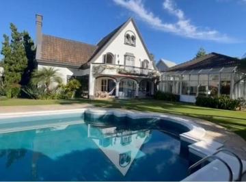 Casa · 650m² · 5 Quartos · 4 Vagas · Casa de Luxo em Araçoiaba - Condomínio Lago Azul - Golfe Exclusivo!