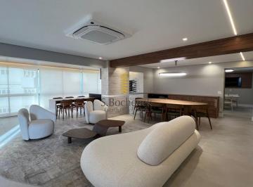 Apartamento · 287m² · 3 Quartos · 4 Vagas · Maravilhoso apartamento reformado Ed. Chateau - 3 suítes + 4 vagas andar alto