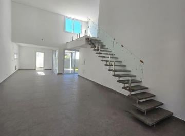 39683_i4I2h5161349WrH37_3968368a5b39cadc7b.jpg · Casa residencial com 4 suítes com 220,53m² privativos na Cachoeira do Bom Jesus.