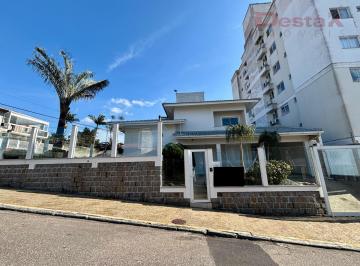 Casa · 240m² · 3 Quartos · 5 Vagas · Casa em Barreiros  -  São José