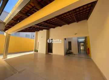 Casa · 240m² · 4 Quartos · 2 Vagas · Casa residencial com 4 quartos sendo 1 suíte disponível para locação no bairro Santa Mônica em Uberl