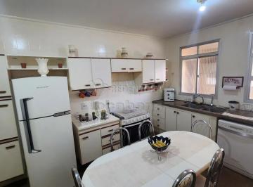 Apartamento · 130m² · 3 Quartos · 1 Vaga · Centro / Edifício José Signorini - Apartamento com 03 dormitórios com armários e ar condicionado, se