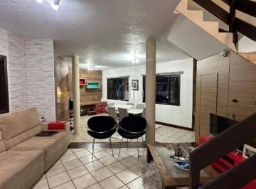 Casa · 161m² · 3 Quartos · 2 Vagas · Casa com 3 dormitórios em Saco Dos Limões