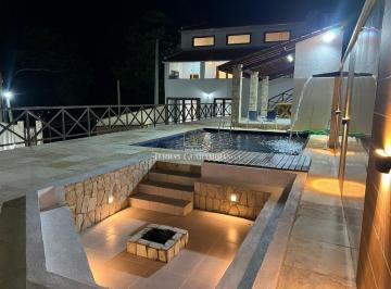 Casa · 200m² · 3 Quartos · 5 Vagas · CHALE DUPLEX COM PISCINA A 800 METROS DO CENTRO DE MULUNGU
