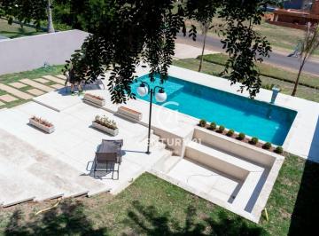 5fe6eb747ba7d103ff3a2c01d08cfc0ef911fea0 · Casa à venda no Riviera de Santa Cristina XIII em Paranapanema/SP