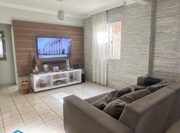 Casa de 3 quartos, Valparaíso de Goiás · 3 Quartos sendo 1 suíte ampla - Sala com 2 ambientes - Aceita veículo