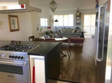 Apartamento · 127m² · 3 Quartos · 2 Vagas · Apartamento todo reformado de 127m²com 3 dormitórios, 2 banheiros e 2 vagas.