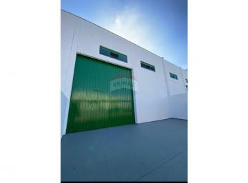 Comercial · 230m² · 3 Vagas · Galpão impecável com 200m² disponível para locação no Leocádia