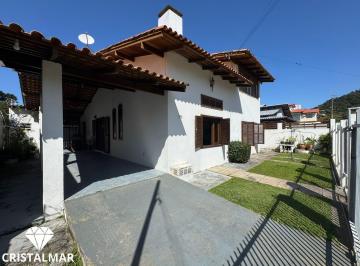 Casa · 218m² · 4 Quartos · 2 Vagas · LINDA CASA 4 DORMITÓRIOS NO CENTRO DE BOMBINHAS A 250 METROS DO MAR