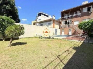 Casa · 278m² · 4 Quartos · 4 Vagas · Casa de 4 dormitórios, uma suíte, pátio com piscina nos fundos e espaço para até