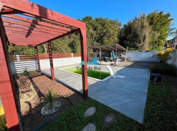 3767_i1dpG8g4GrD4NX3pJG5BD_376768a77f72be4b4.jpg · Casa de 2 quartos no Sambaqui com piscina