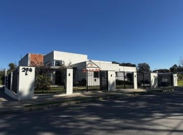 40604580_g.jpg · 
                                Casa de esquina, com 4 quartos, suite, espaço gourmet e garagem par