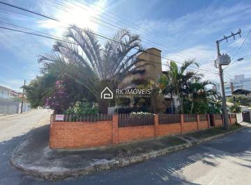 Casa · 250m² · 3 Quartos · 2 Vagas · Excelente Imóvel com 03 dormitórios sendo 01 Suíte
