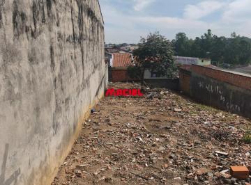 Terreno · 165m² · Excelente terreno próximo a comércios e linhas de ônibus