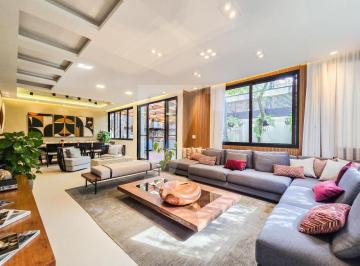 Casa · 384m² · 4 Quartos · 2 Vagas · Incrível casa de condomínio no Planalto Paulista.