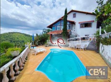 0e40b8680c5e0bfd7216345b0c880fb4b9a5e0f2 · Encantadora Propriedade Dentro de Condomínio na Região de Itaipava, com 3 Casas, Integrada à Naturez