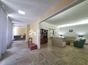 Apartamento · 400m² · 4 Quartos · 2 Vagas · Raro apartamento de 400m², reformado e com 2 vagas, entre o Copacabana Palace e o Metrô, em Copacaba