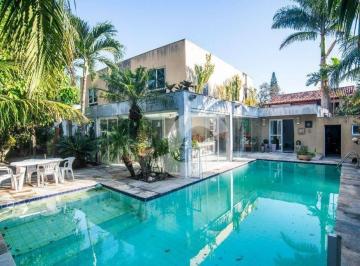 1dd3cc544f16cb85278afd6d104df78644475832 · Casa de Alto Padrão – 5 Suítes, Piscina – 50m da Praia de Itacoatiara
