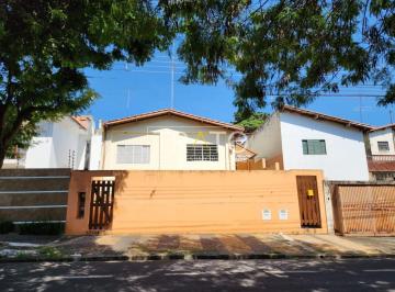 0 · Casa à venda na Rua Helena Steimberg, com 3 dormitórios e quintal com edícula