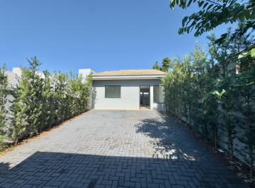 Casa de 3 quartos, Cascavel · Casa no Colmeia /Cataratas 1 suíte + 2 quartos 77m2 e terreno de 220m2