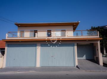 Casa · 179m² · 3 Quartos · 2 Vagas · Casa com 3 Quartos à Venda em Palhoça – Com Edícula e Espaço Comercial