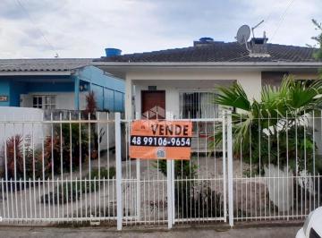 Casa · 68m² · 2 Quartos · 1 Vaga · Casa com 2 dormitórios semimobiliada no Rio vermelho - Florianópolis