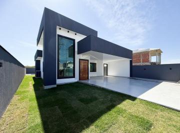 202608071742209511.jpeg · Casas com 3 suítes, piscina e churrasqueira em condomínio