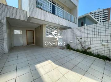 Casa · 162m² · 3 Quartos · 3 Vagas ·  Casa sobreposta baixa à venda na Ponta da Praia – Conforto, Espaço e Localização Privilegiada
