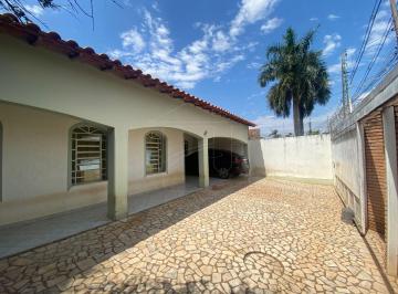 Casa · 900m² · 3 Quartos · 6 Vagas · Casa em Jardim Acapulco - Marília, SP por R$ 850.000