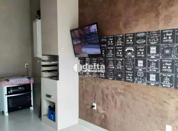 Casa · 300m² · 2 Quartos · 4 Vagas · Casa residencial disponível para locação no bairro Brasil em Uberlândia-MG.