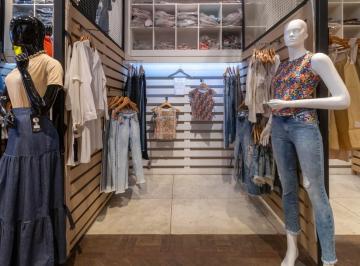 Comercial · 7m² · Loja em galeria na Rua José Paulino, N. 260 - Loja 7 • 7 m²