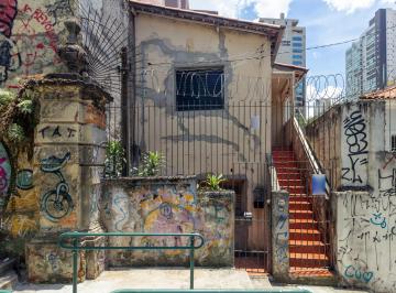 Comercial · 80m² · 2 Quartos · Casa comercial na Rua Gualaxo, N. 272 - Fundos • 80 m²