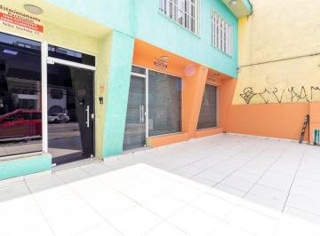 Comercial · 240m² · 2 Vagas · Casa comercial na Avenida Mazzei, N. 261 • 240 m²