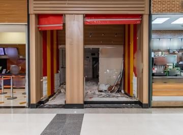 Comercial · 33m² · 24 Vagas · Loja em shopping na Avenida dos Autonomistas, N. 1828 - SuperShopping Osasco - M20 • 33 m²
