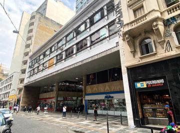 Comercial · 28m² · Loja em galeria na Rua Vinte e Quatro de Maio, N. 77 - Loja 14 • 28 m²