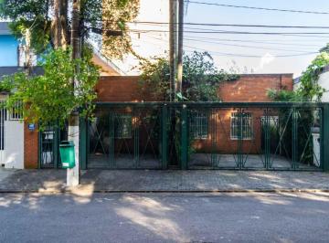 Comercial · 300m² · 8 Quartos · 2 Vagas · Casa comercial na Praça Airton Ayres de Abreu, 38 • 300 m²