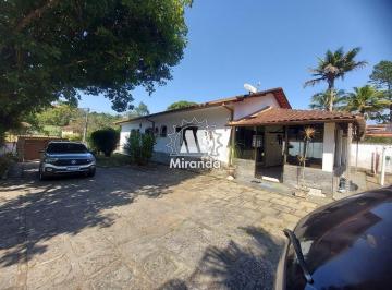 Casa · 310m² · 6 Quartos · 2 Vagas · Casa linear de 6 qts, no Condomínio Portão Azul, Caneca Fina, piscina e churrasqueira, terreno plano