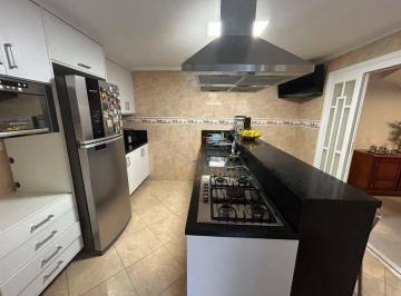 70f272692481d5a5dab4d322bd64faae21e3797c · Lindo Sobrado com fino acabamento! Varanda Gourmet!