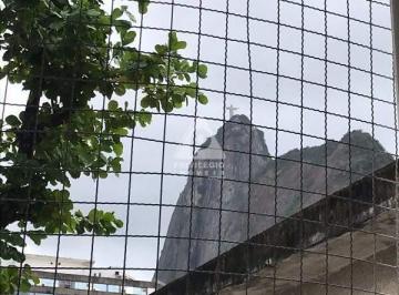 Casa · 260m² · 8 Quartos · 1 Vaga · Oportunidade e Tranquilidade
