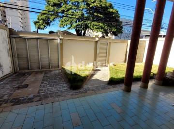 Comercial · 434m² · 3 Quartos · 1 Vaga · Casa comercial disponível para locação no bairro Centro em Uberlândia-MG