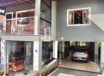 Foto 01 · Casa de Condomínio à Venda em Teresópolis-RJ - 4 quartos, 2 suítes, 4 banheiros, 4 vagas de garagem