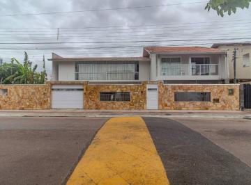 Casa · 300m² · 3 Quartos · 2 Vagas · Casa a venda com 2 suítes na rua 2700