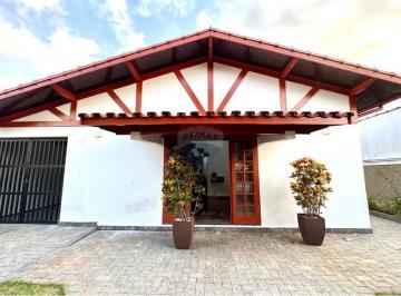 Casa · 173m² · 3 Quartos · 5 Vagas · Imperdível no Stella Maris!   Casa térrea, a poucos passos da praia, com 3 quartos (2 suítes), pé-di