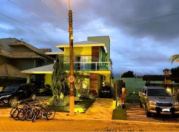 Casa · 200m² · 5 Quartos · 4 Vagas · "Alugue: Elegante Casa em Cond. Bougainville II"