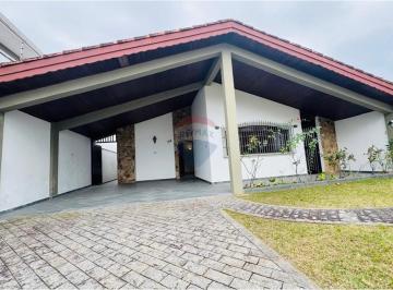 Casa · 208m² · 5 Quartos · 4 Vagas · Casa com 5 Dormitórios, a 290m da Praia no Stella Maris – Terreno de 360m² - Oportunidade!