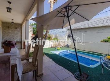 Casa · 160m² · 4 Quartos · 2 Vagas · Casa de 4 quartos à venda no Estoril!